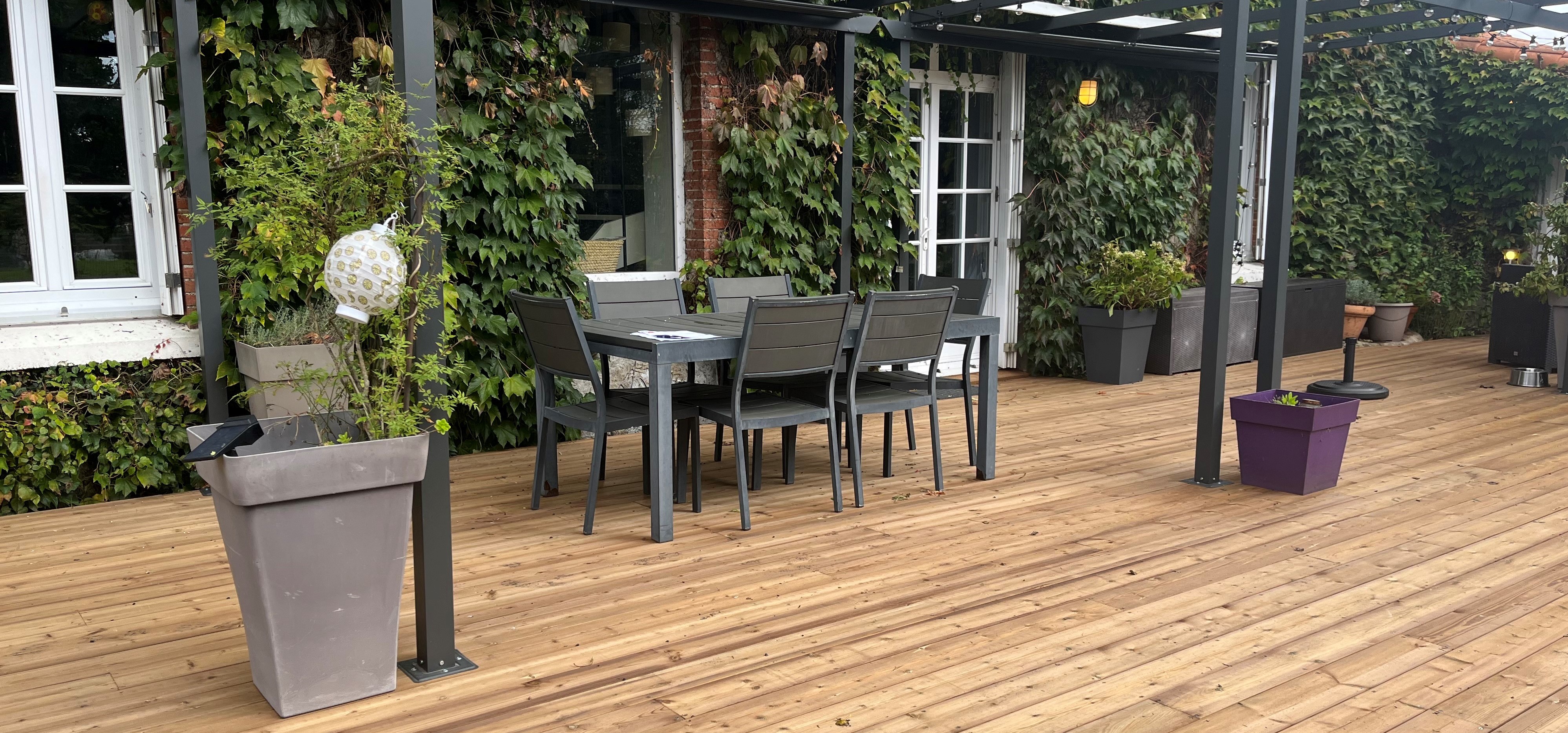La terrasse en pin brun